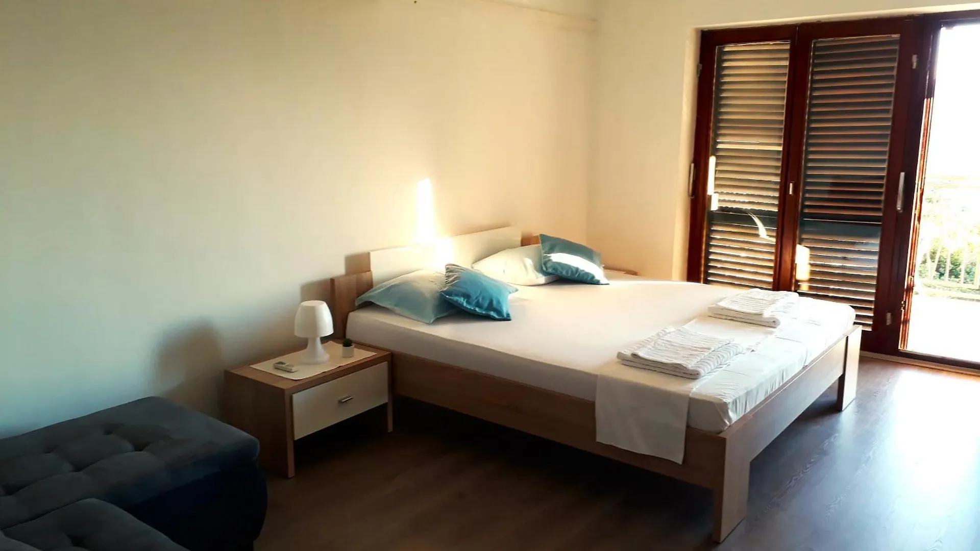 Apartment Large Cozy At Beach Krmpote-Vodice